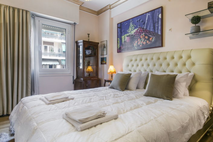 Central Athens BestStay Apartment krevatokamara_1500