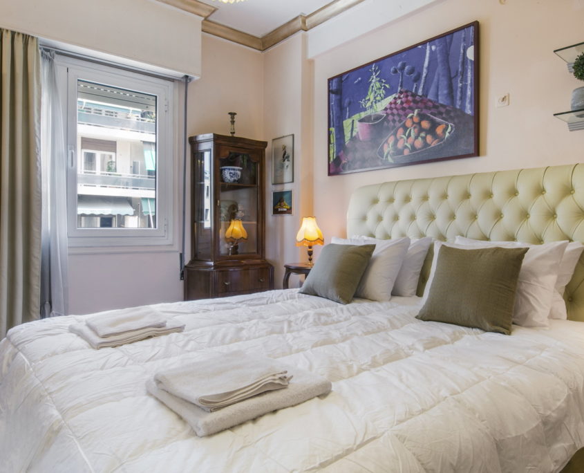 Central Athens BestStay Apartment krevatokamara_1500