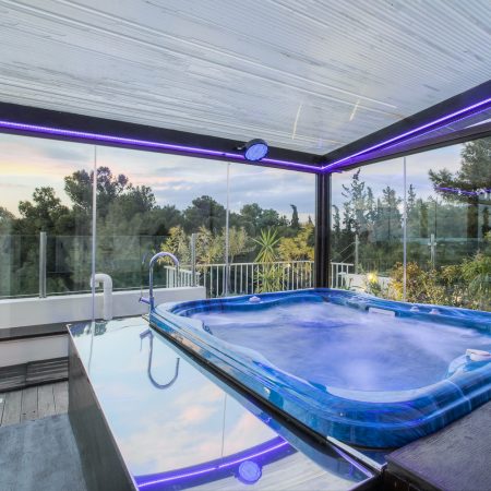 Jacuzzi BestStay Vouliagmeni Seaview Suite