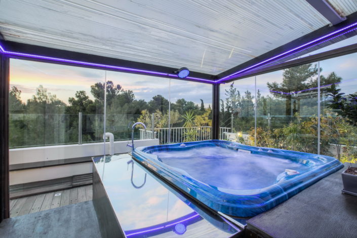 Jacuzzi BestStay Vouliagmeni Seaview Suite