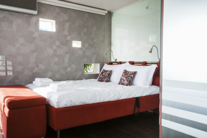 MasterBed BestStay Vouliagmeni Seaview Suite